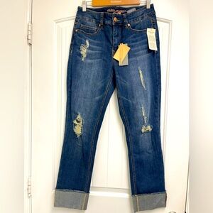 NWT Women’s Denim Size 8 Straight Jeans Slimming silhouette- Melissa McCarthy